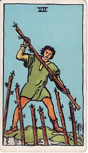 Sedmička holí — tarot karta Rider-Waite-Smith (Seven of Wands)
